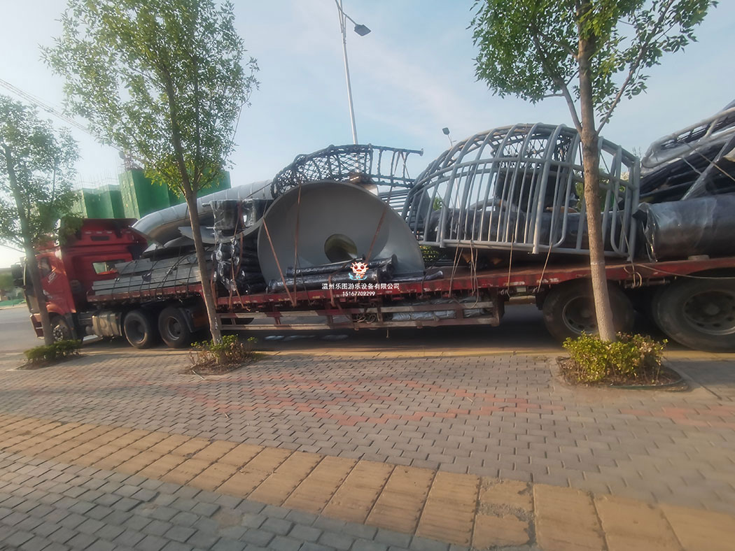 戶外游樂(lè)設(shè)備裝車